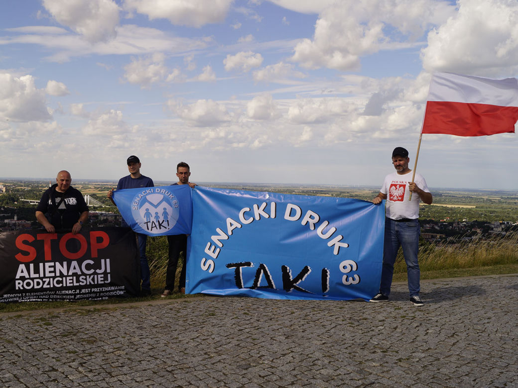 Protest rodziców przeciw alienacji pod sądem w Przemyślu