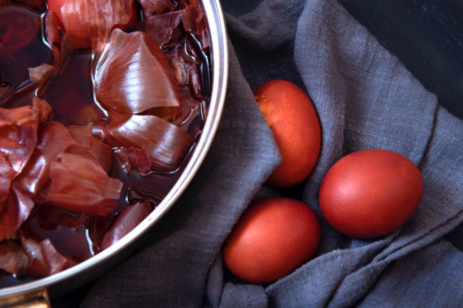 Naturalne barwniki do jajek