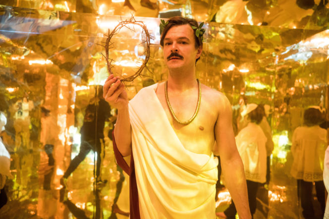 Dawid Ogrodnik w "Prałacie"