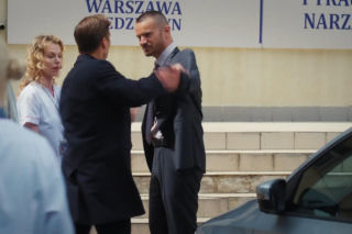 M jak miłość nowy sezon po wakacjach. Olek (Maurycy Popiel), Aleksander Sowiński (Mikołaj Krawczyk), Klaudia (Magdalena Dwurzyńska)