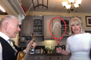 Robert Fripp i jego żona przerobili tym razem numer Mötley Crüe