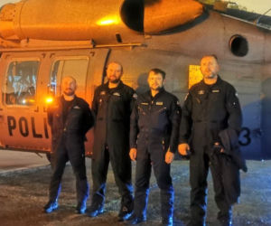 Policyjny Black Hawk z sercem na pokładzie wylądował przed szpitalem we Wrocławiu