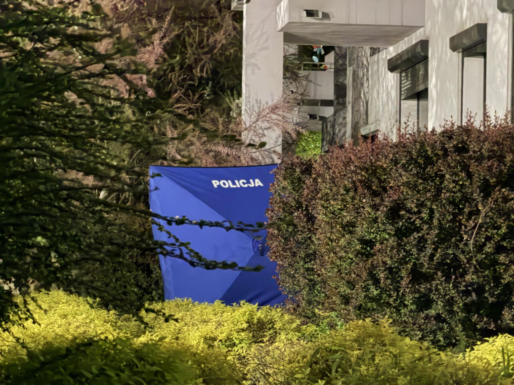 Szok na Żoliborzu! Mężczyzna runął z trzeciego piętra, w mieszkaniu drugie ciało