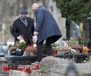 Tak Jarosław Kaczyński świętował niedzielę palmową w pandemii. Zaskakujące, ile wiązanek miał w rękach