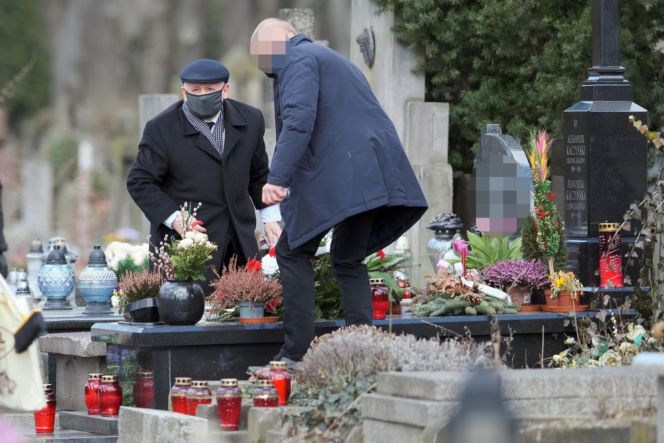 Tak Jarosław Kaczyński świętował niedzielę palmową w pandemii. Zaskakujące, ile wiązanek miał w rękach