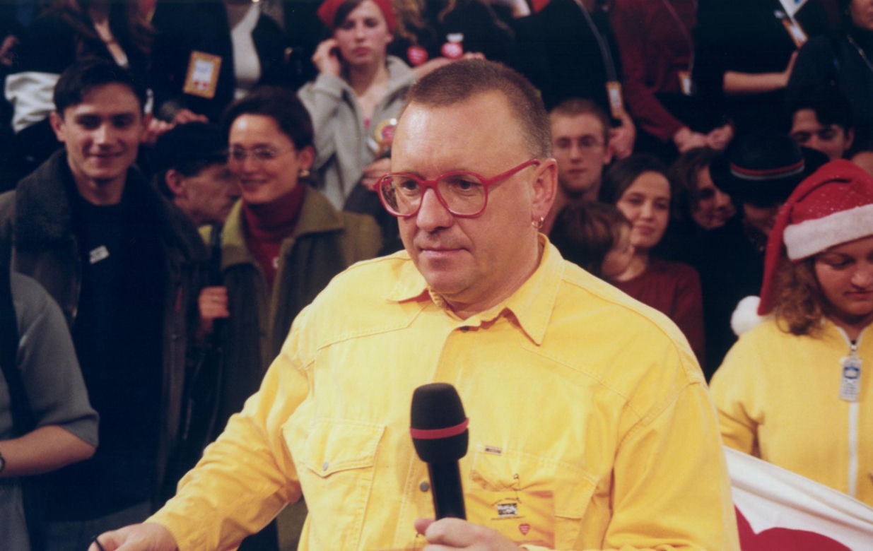 Jerzy Owsiak na przestrzeni lat. Tak zmieniał się jego charakterystyczny wizerunek