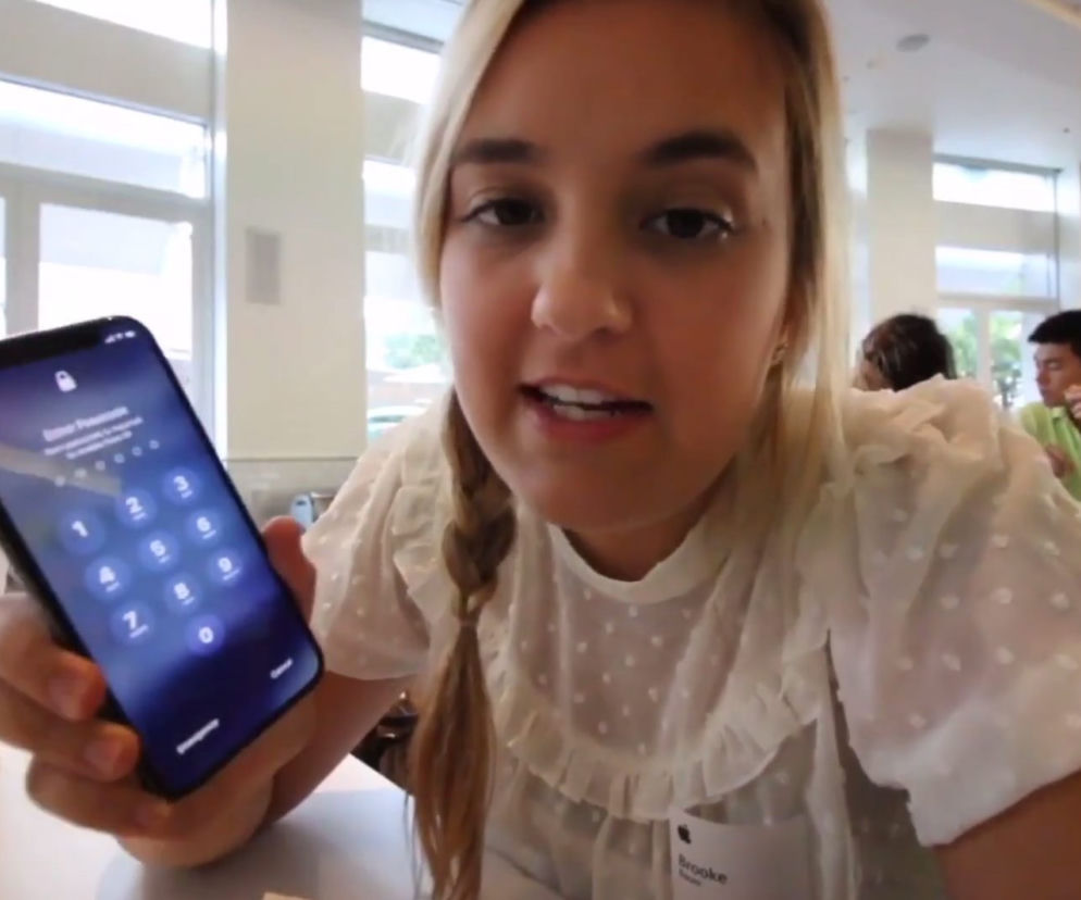 Ujawniła iPhone'a X na Youtubie