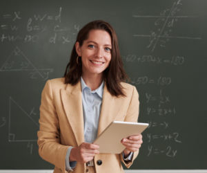 Ile to jest 6 + 4 × 5 − 8? Proste działanie z podstawówki dzieli internet