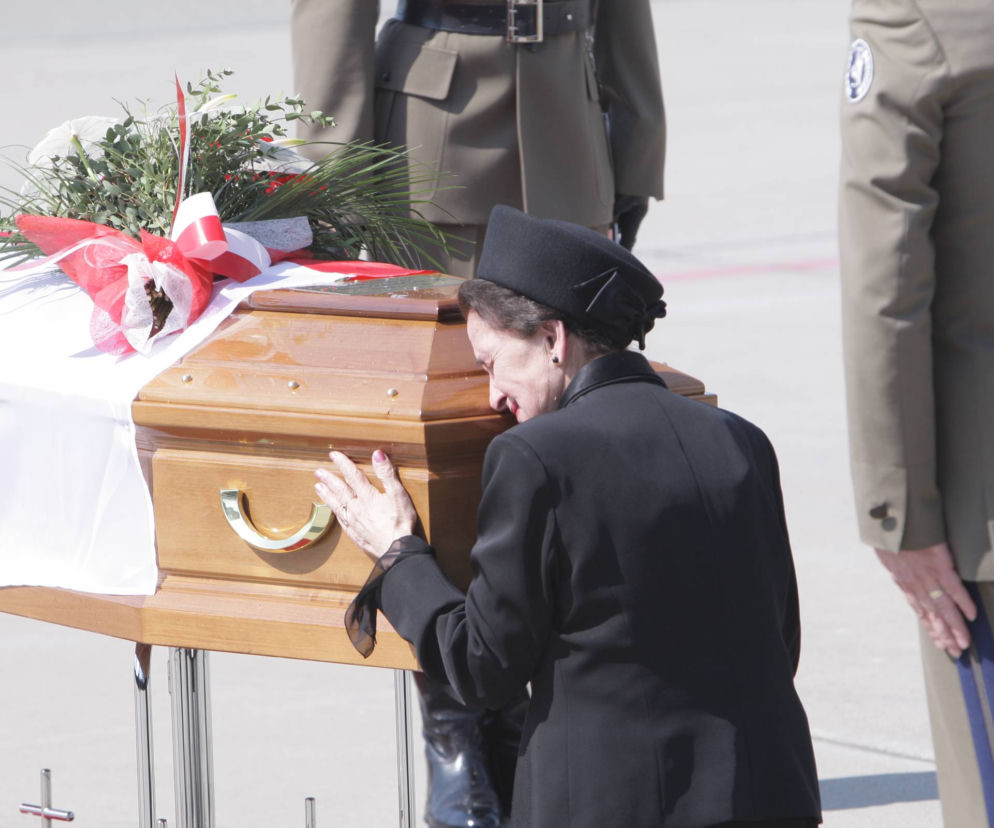 Przywitanie ciała prezydenta Kaczorowskiego