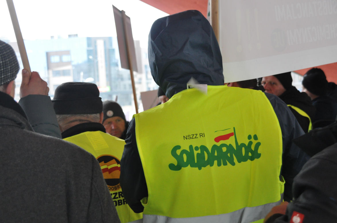 Protest rolników przed Urzędem Wojewódzkim w Kielcach