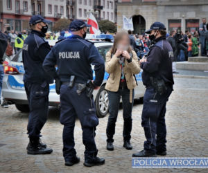 Manifestacje antycovidowców we Wrocławiu i Lubinie