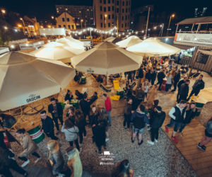 Streat Food Młynowa w Białymstoku. Klimatyczna miejscówka przyciąga tłumy białostoczan [ZDJĘCIA]