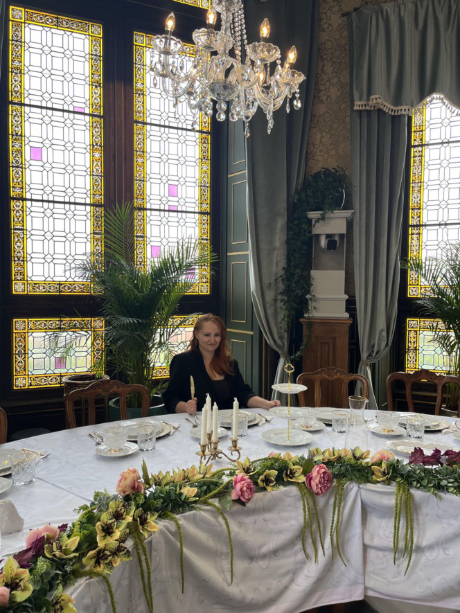 Co naprawdę dzieje się w zamku Zdrajców? Mamy zdjęcia zza kulis hitu TVN!