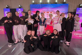 Uczniowie Niepublicznej Szkoły Sztuki Tańca Caro Dance w Siedlcach odnieśli spektakularny sukces, zdobywając łącznie kilkanaście medali podczas pierwszych ogólnopolskich turniejów tanecznych