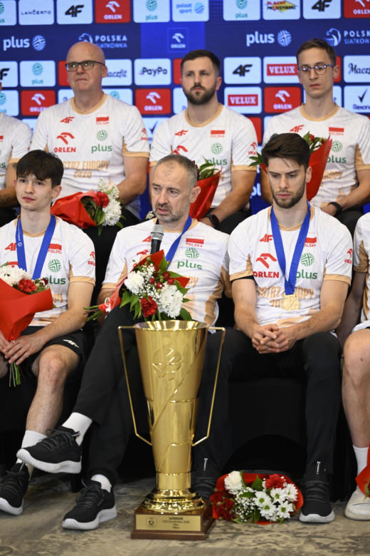 Złoci medaliści ME przywitani przez kibiców na lotnisku