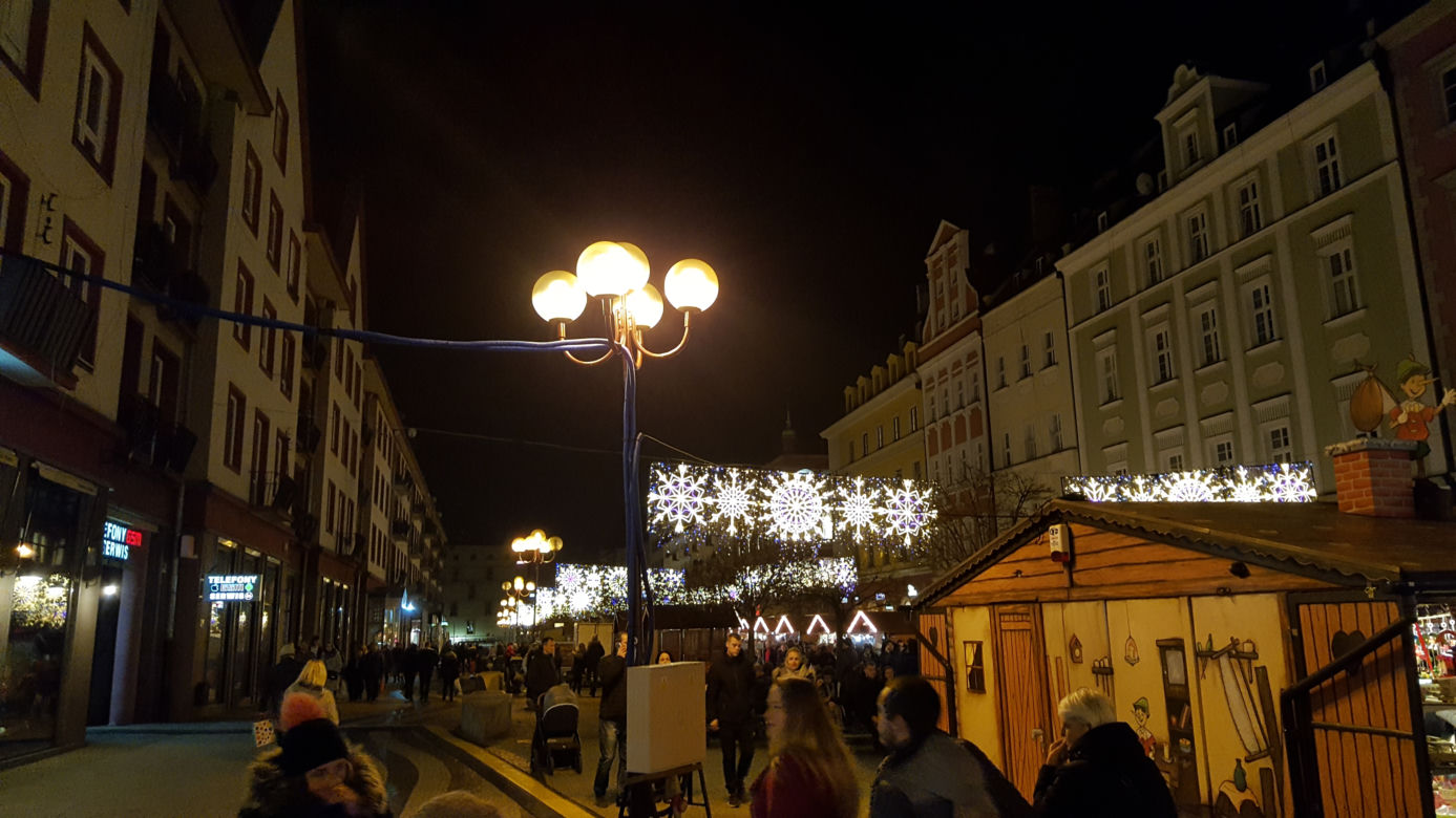 W centrum Wrocławia rozbłysły już świąteczne ozdoby