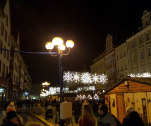 W centrum Wrocławia rozbłysły już świąteczne ozdoby
