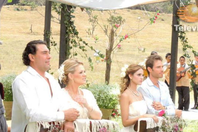 Prawdziwe uczucie (Amores Verdaderos) Nikki (Eiza Gonzalez), Francisco Guzman (Sebastian Rulli), Victoria (Erika Buenfil), Arriaga (Eduardo Yanez)