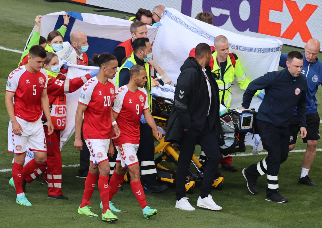 Mecz Dania - Finlandia przerwany! Piłkarz Christian Eriksen stracił przytomność