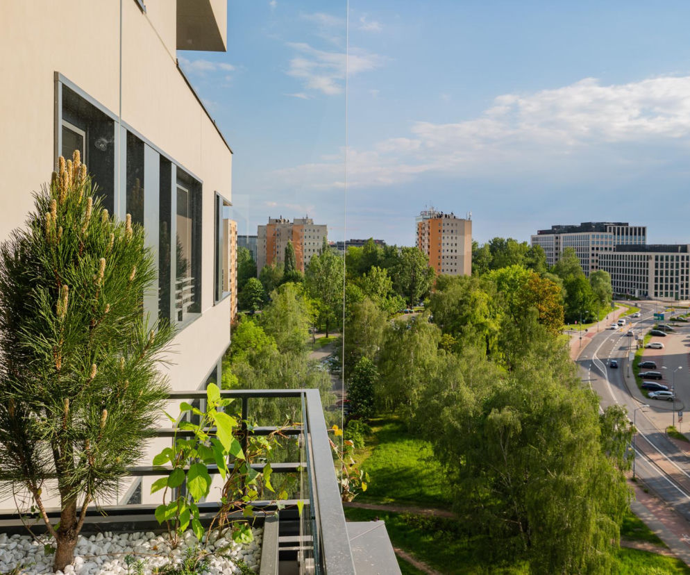 Damrota Garden - apartamentowiec w Katowicach z drzewami na fasadzie i dachu - czerwiec 2026