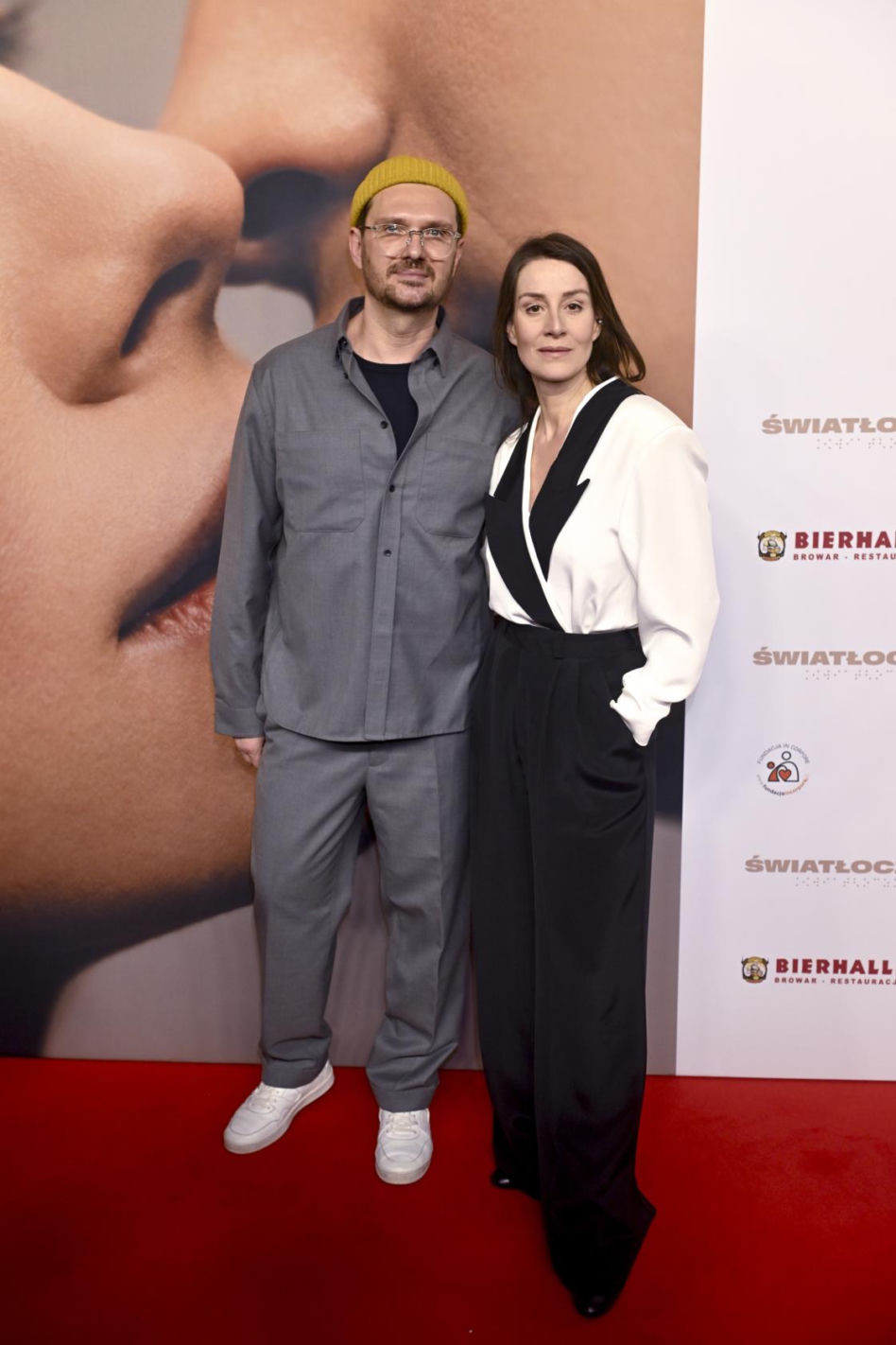 Rozbicki w mokasynach, Szczawińska z torebką za krocie i "młodziutka" Torbicka. Tłum gwiazd na premierze filmu