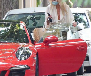 Agnieszka Woźniak-Starak: Wraca do życia w czerwonym Porsche 