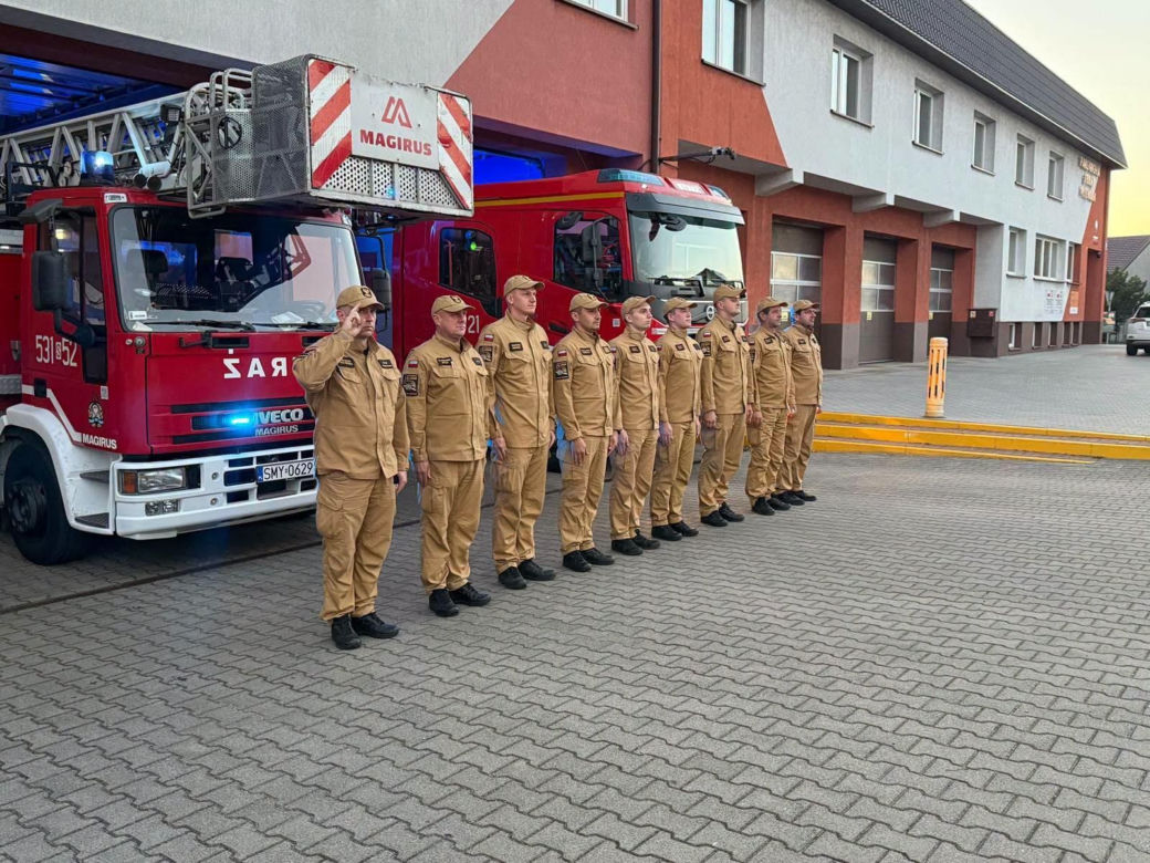 Strażackie syreny zawyły dla poległych kolegów. Żegna ich cała Polska