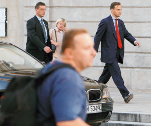 Rządowa limuzyna wozi Sikorskiemu koszule