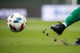 Ekstraklasa piłkarska – Lech dogonił lidera. Jakie problemy trapią Jagiellonię?