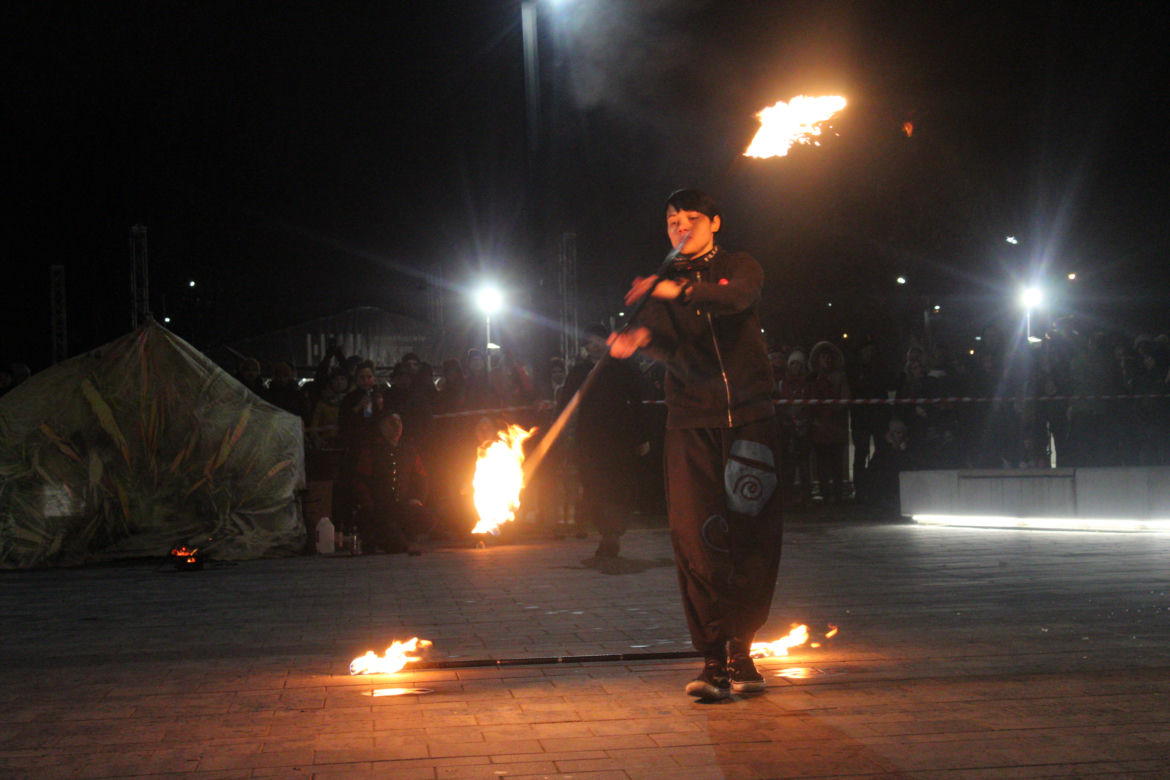 WOŚP 2023 w Krakowie: Fire Show w Nowej Hucie w wykonaniu grupy Spontan Fire