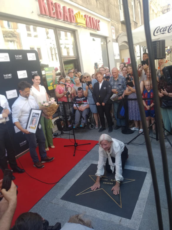 Łódź doceniła Bożenę Dykiel. Aktorka odsłoniła swoją gwiazdę na słynnej Alei Gwiazd [GALERIA] 