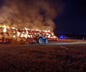 Ogromny pożar stogu słomy w Mąkowarsku!