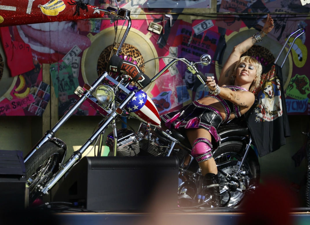 Miley Cyrus na Super Bowl 2021