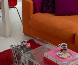 pomarańczowa sofa