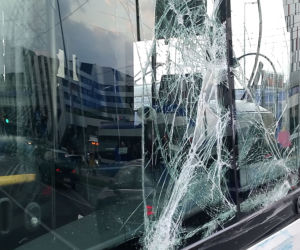 Kraków: Poważny wypadek na rondzie Grunwaldzkim. Karetka zderzyła się z autobusem