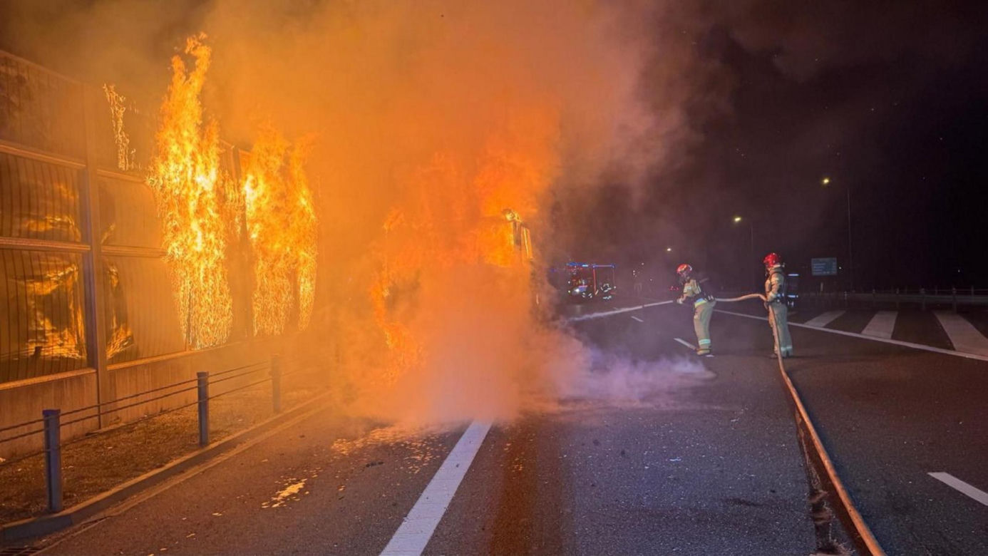 Pożar ciężarowego samochodu na trasie S7 w Tokarni