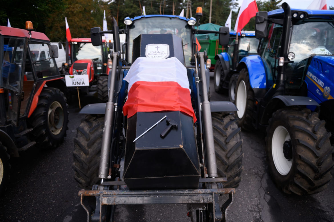 Wściekli rolnicy wyszli na drogi