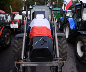 Wściekli rolnicy wyszli na drogi