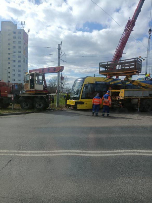 Tramwaj wypadł z szyn. Niebezpiecznie w Toruniu
