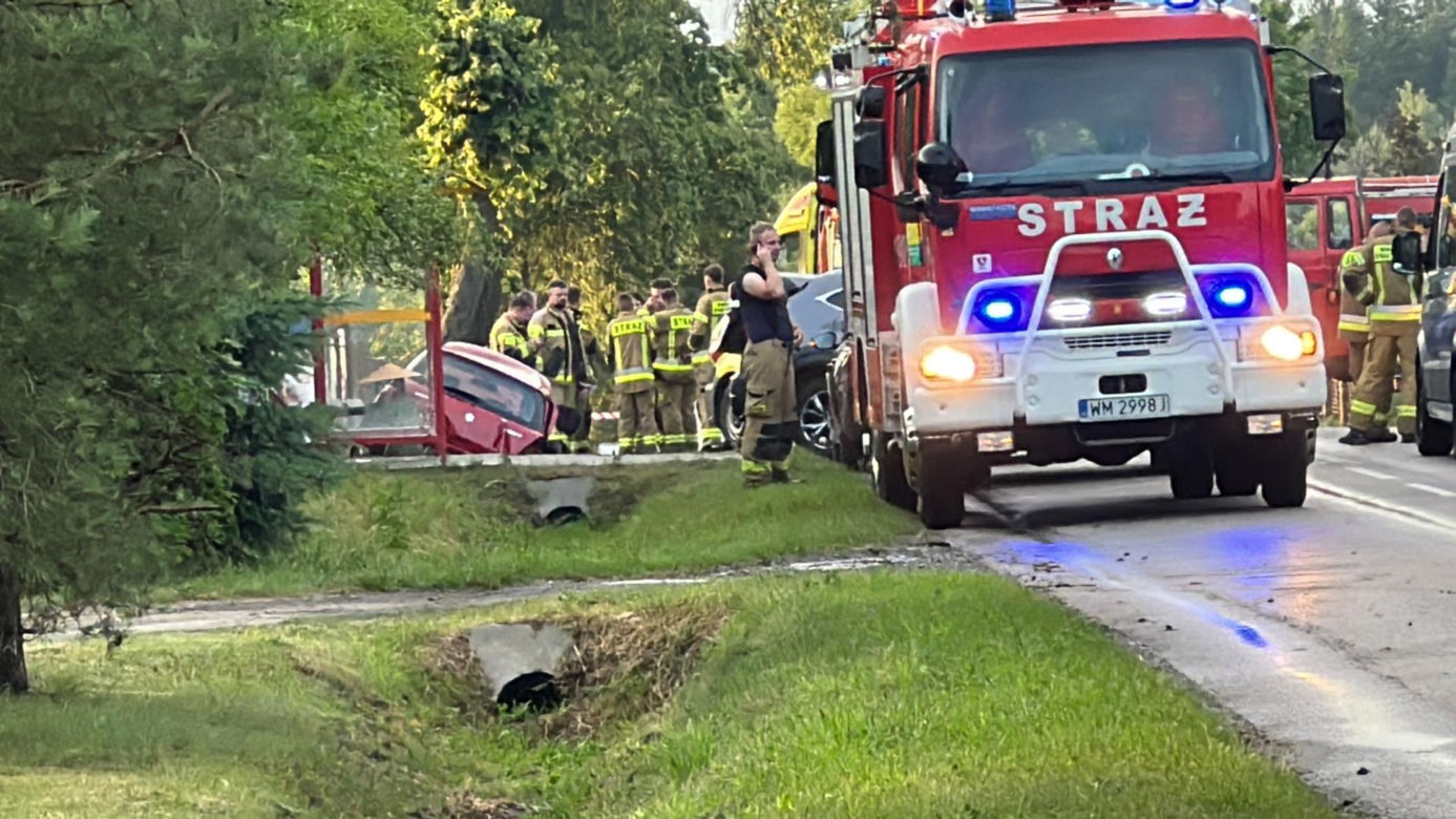 70-latka wypadła z auta, 13-letnie dziecko ranne. Wstrząsająće szczegóły wypadku w Mlęcinie