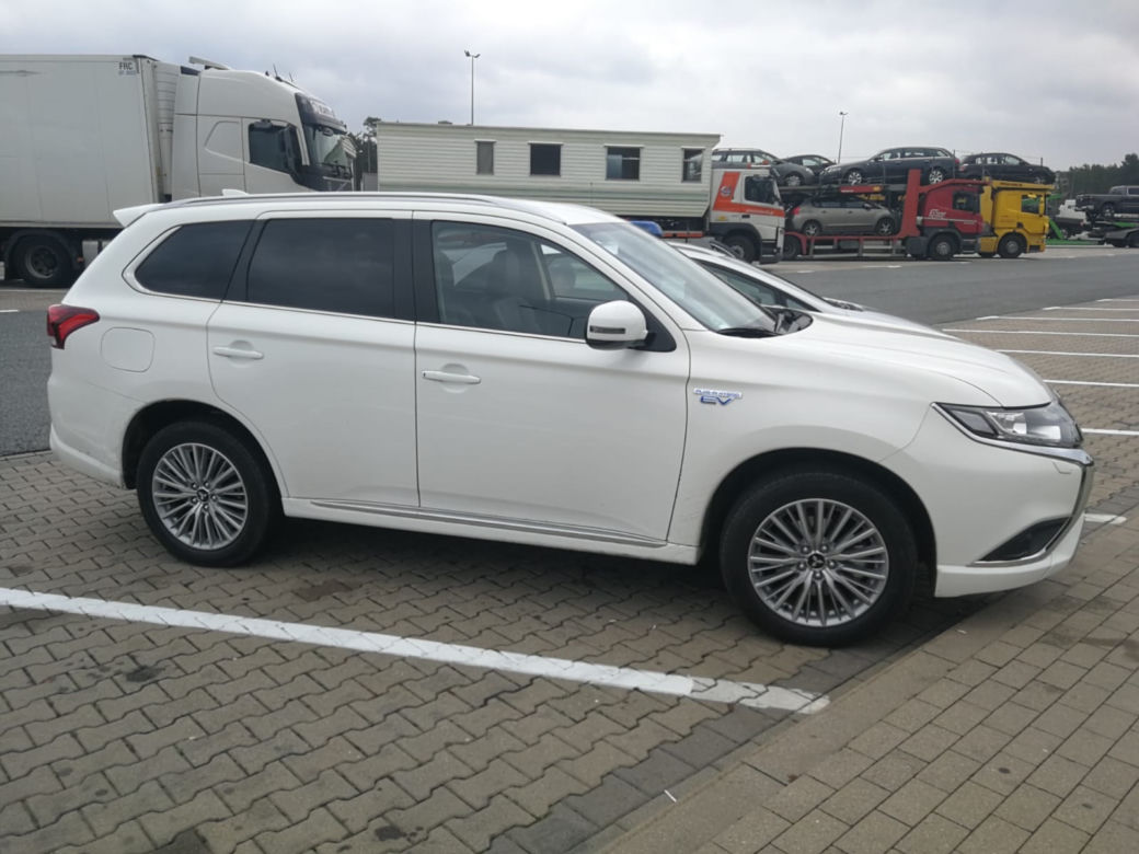 Pochodzące z kradzieży Mitsubishi Outlander PHEV
