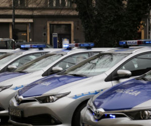 Komenda Miejska Policji w Krakowie w hybrydowych radiowozach Toyoty