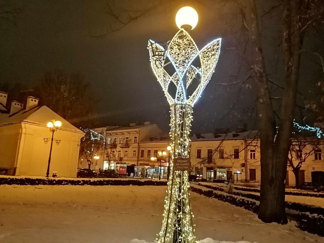W siedleckim parku miejskim można spotkać m.in. podświetloną postać Księżnej Aleksandry Ogińskiej