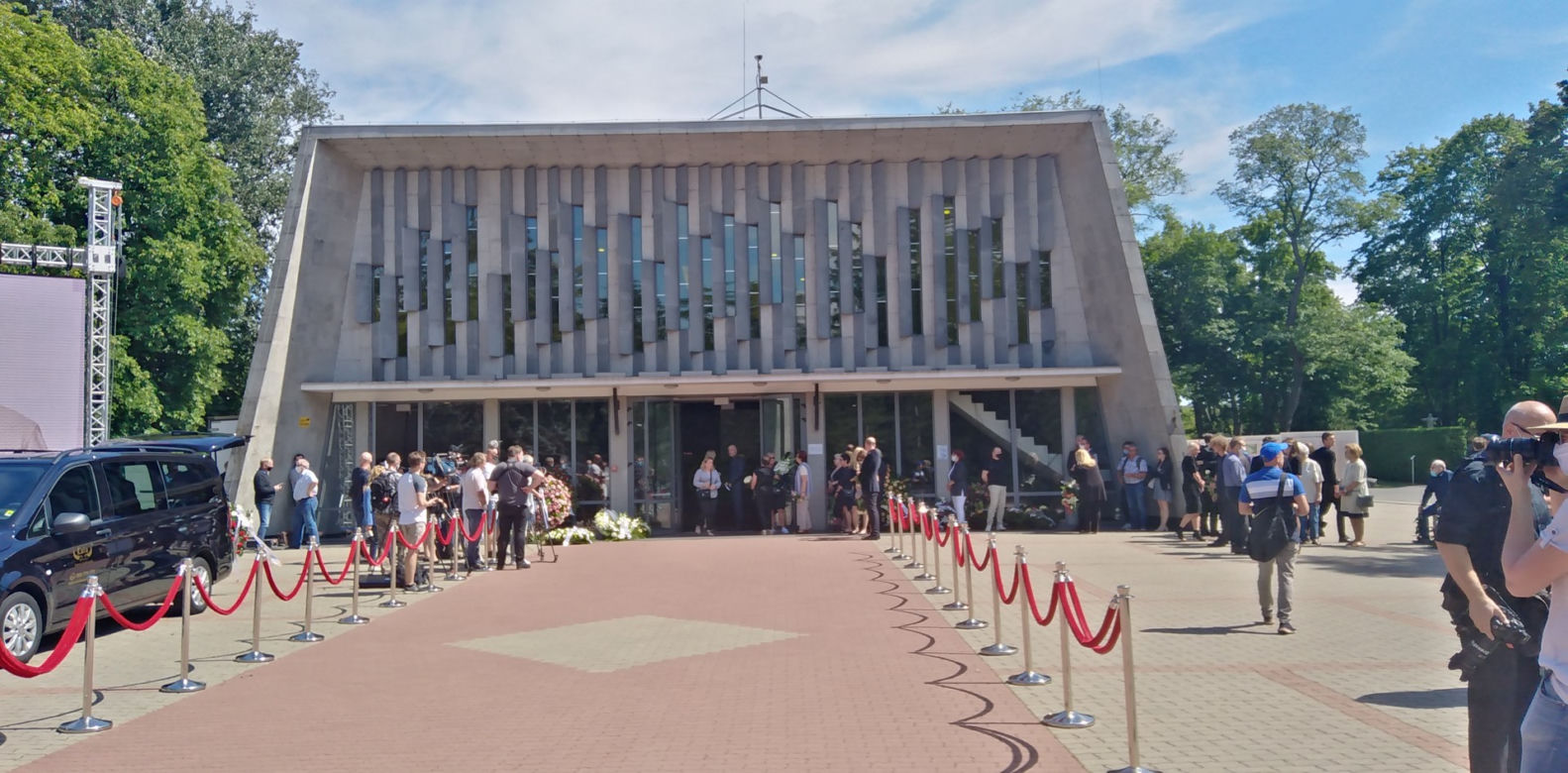 Rozpoczyna się pogrzeb Andrzeja Strzeleckiego