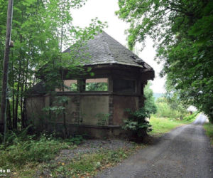 Pozostałości hali spacerowej nad Kwisą w Świeradowie-Zdroju na początku XXI w.