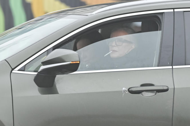 Krystyna Janda kurzy w aucie