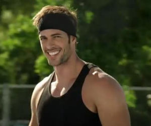 William LEVY, Maximiliano z TRIUMFU MIŁOŚCI, w reklamie sieci komórkowej