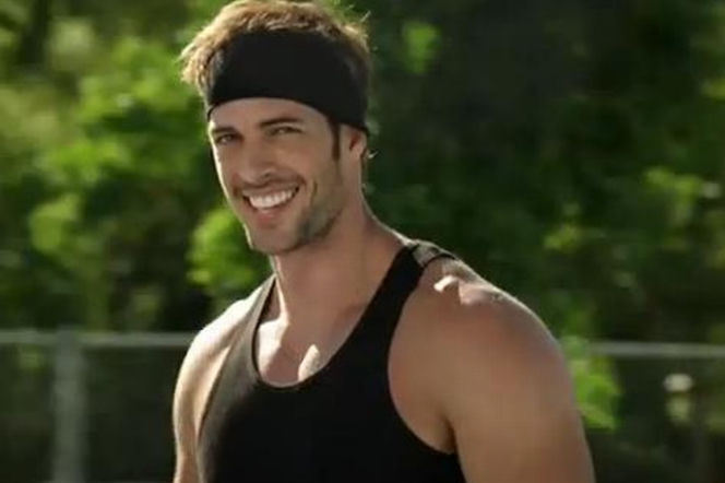 William LEVY, Maximiliano z TRIUMFU MIŁOŚCI, w reklamie sieci komórkowej