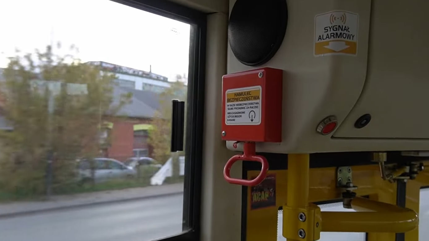 Tak ginął czterolatek przytrzaśnięty przez drzwi tramwaju w Warszawie. Rekonstrukcja wydarzeń