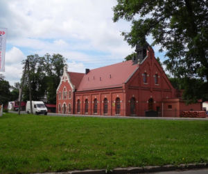 To jedno z najstarszych miast w województwie łódzkim. Zachwyca nietuzinkowym rynkiem